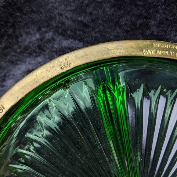 Vintage ornate brass & green glass relish or snack dish - Picture 5 of 10